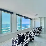 Torre Coblanca Seafront 아파트 *