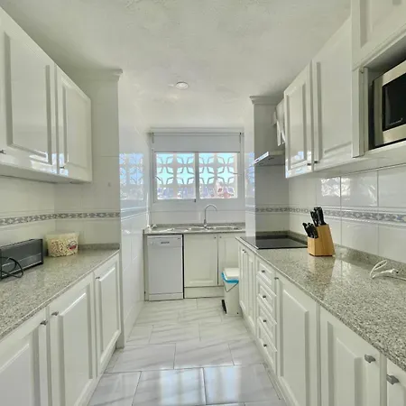 Torre Coblanca Seafront Apartment *