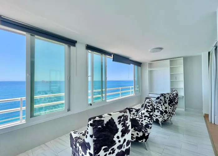Torre Coblanca Seafront Apartmán *